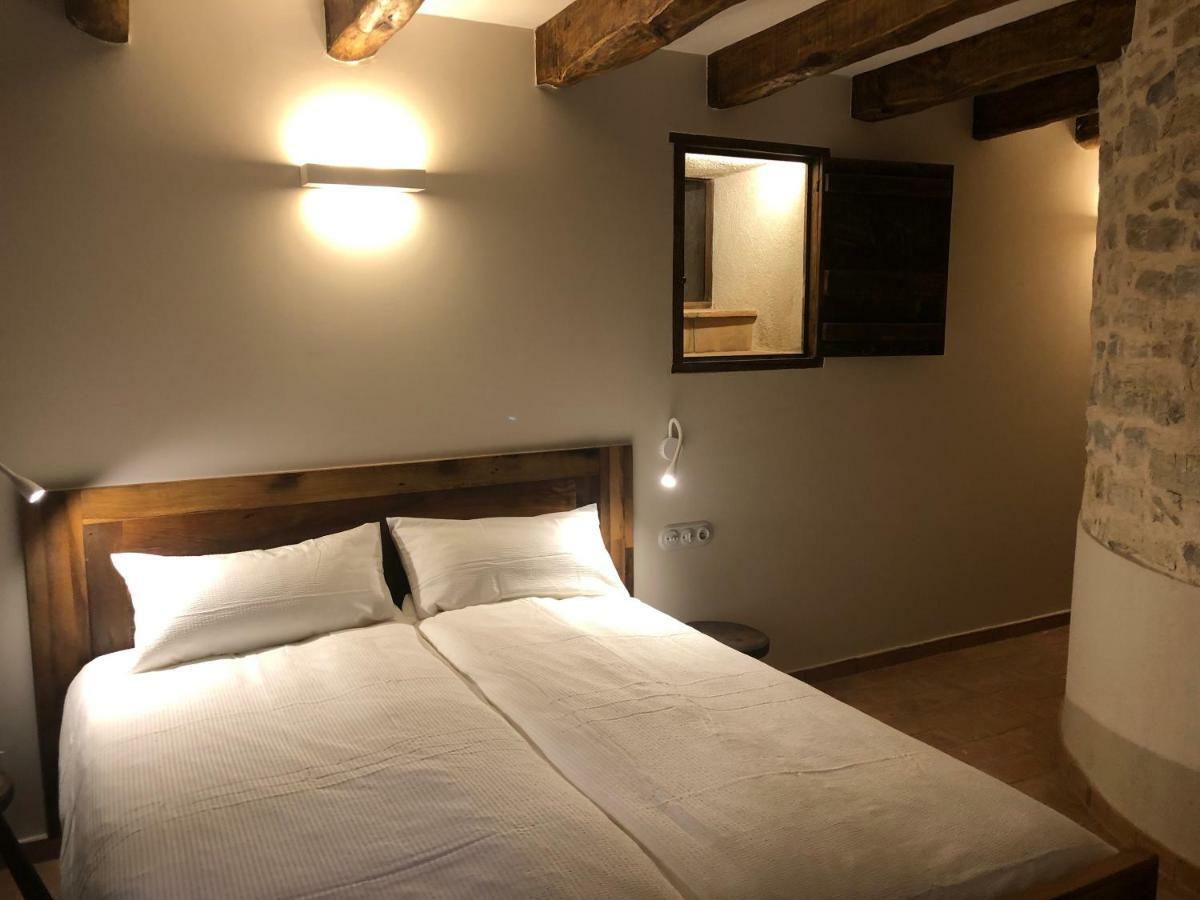 Cal Puig, Enoturismo Rural Entre Vinas Y Bosques Juncosa ภายนอก รูปภาพ